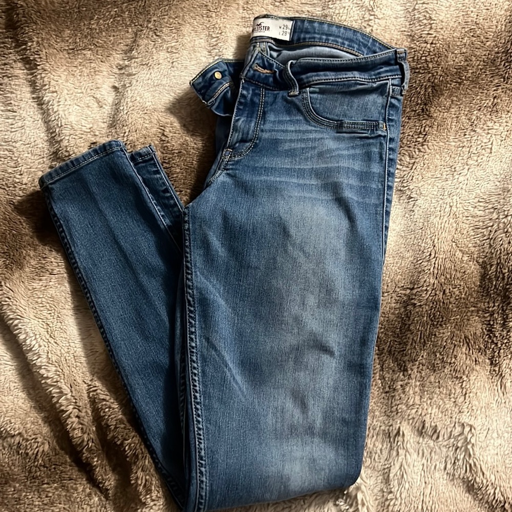 Hollister skinny jeans.